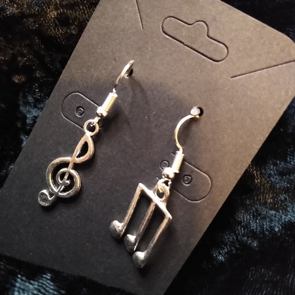 Music Notes 🎶 Treble Clef 🎼 Hook Earring Handcrafted - Picture 3 of 3